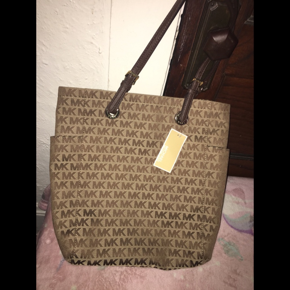 Michael Kors Jet Set Item